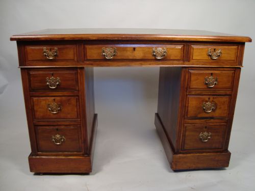 A HANDSOME EDWARDIAN TWIN PEDESTAL DESK - ADDITIONAL PHOTO 1