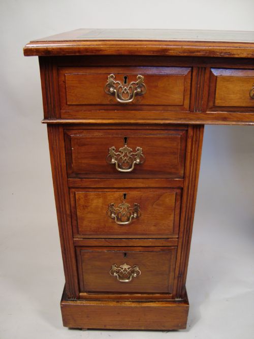 A HANDSOME EDWARDIAN TWIN PEDESTAL DESK - ADDITIONAL PHOTO 3