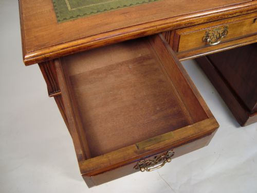 A HANDSOME EDWARDIAN TWIN PEDESTAL DESK - ADDITIONAL PHOTO 4