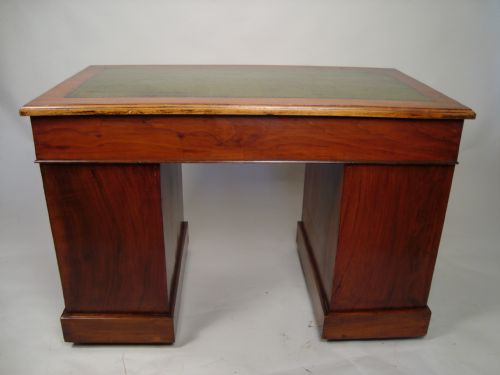 A HANDSOME EDWARDIAN TWIN PEDESTAL DESK - ADDITIONAL PHOTO 9