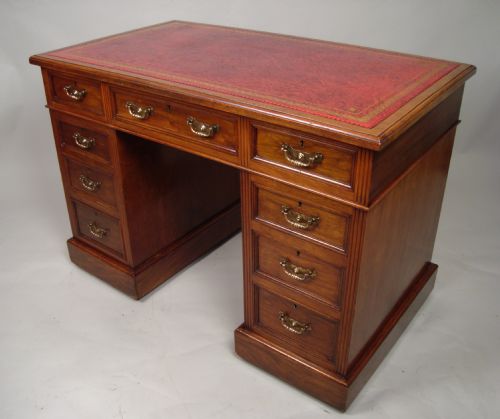 a very handsome edwardian walnut pedestal desk - CATEGORY: ANTIQUE DESKS - DATED EDWARDIAN