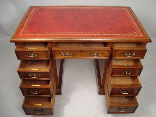A VERY HANDSOME EDWARDIAN WALNUT PEDESTAL DESK - ADDITIONAL PHOTO 10
