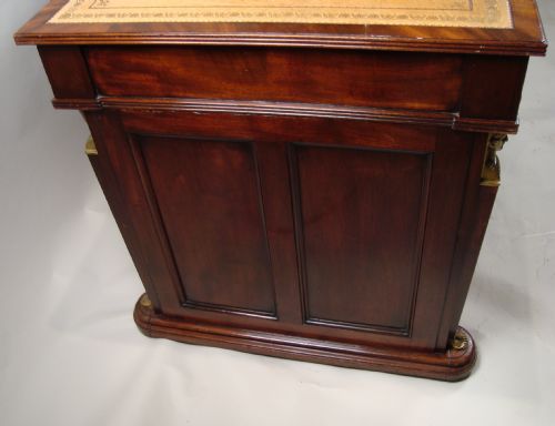 A MAGNIFICENT REGENCY PEDESTAL DESK IN THE MANNER OF 'THOMAS HOPE' - ADDITIONAL PHOTO 5