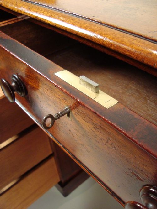 VICTORIAN PEDESTAL WRITING DESK - ADDITIONAL PHOTO 3