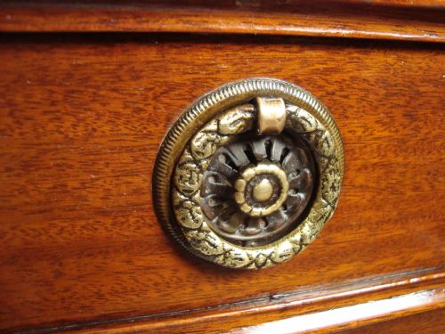 AN ATTRACTIVE VICTORIAN BREAKFRONT PEDESTAL DESK - ADDITIONAL PHOTO 5