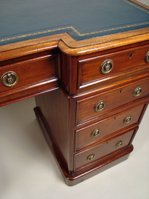 AN ATTRACTIVE VICTORIAN BREAKFRONT PEDESTAL DESK - ADDITIONAL PHOTO 8