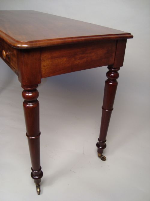 A HANDSOME VICTORIAN WRITING DESK - ADDITIONAL PHOTO 3