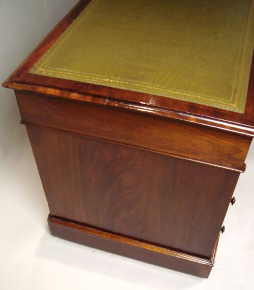 A LARGE HANDSOME VICTORIAN DESK - ADDITIONAL PHOTO 6