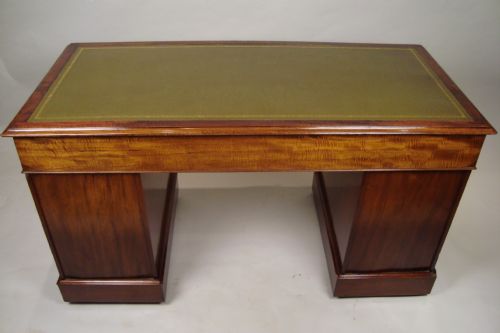 A LARGE HANDSOME VICTORIAN DESK - ADDITIONAL PHOTO 8