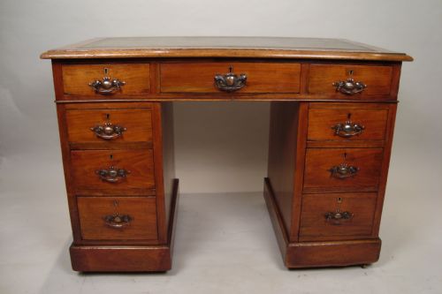 AN ORIGINAL VICTORIAN MAHOGANY TWIN PEDESTAL DESK - ADDITIONAL PHOTO 1
