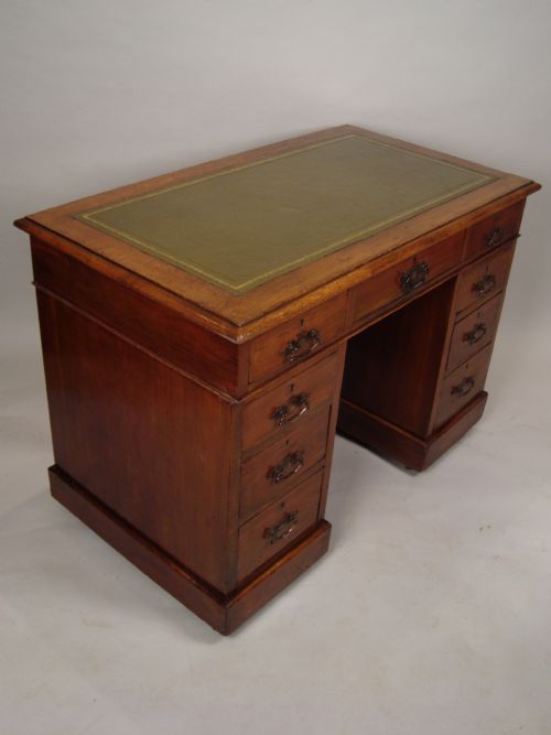 AN ORIGINAL VICTORIAN MAHOGANY TWIN PEDESTAL DESK - ADDITIONAL PHOTO 4