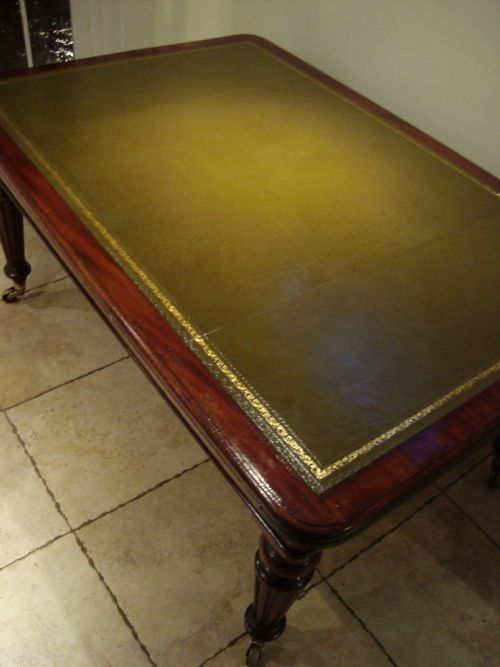 A TOP QUALITY WILLIAM IV WRITING DESKLIBRARY TABLE DATING FROM CIRCA 1830 - ADDITIONAL PHOTO 2