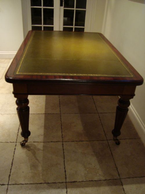 A TOP QUALITY WILLIAM IV WRITING DESKLIBRARY TABLE DATING FROM CIRCA 1830 - ADDITIONAL PHOTO 4