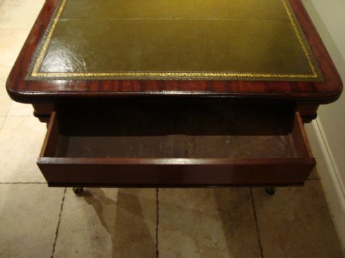 A TOP QUALITY WILLIAM IV WRITING DESKLIBRARY TABLE DATING FROM CIRCA 1830 - ADDITIONAL PHOTO 5