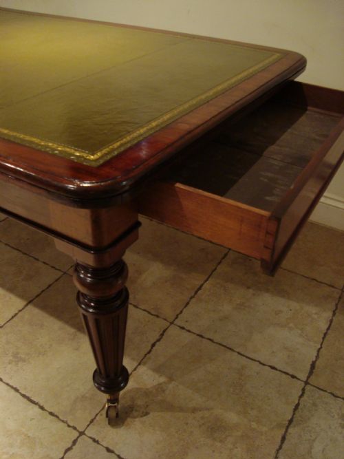 A TOP QUALITY WILLIAM IV WRITING DESKLIBRARY TABLE DATING FROM CIRCA 1830 - ADDITIONAL PHOTO 6