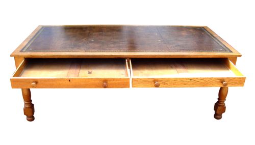 A VERY LARGE ANTIQUE GOLDEN OAK CONFERENCE WRITING DESK - ADDITIONAL PHOTO 2