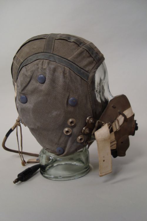 A VINTAGE AIRMANS MASK - ADDITIONAL PHOTO 2