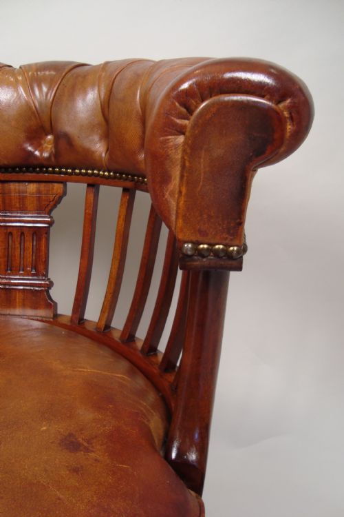 A DELIGHTFUL VICTORIAN DESK CHAIR - ADDITIONAL PHOTO 2