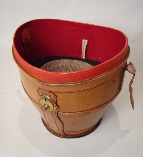 LATE 19TH CENTURY LEATHER BOX WITH TOP HAT - ADDITIONAL PHOTO 1