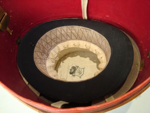 LATE 19TH CENTURY LEATHER BOX WITH TOP HAT - ADDITIONAL PHOTO 2