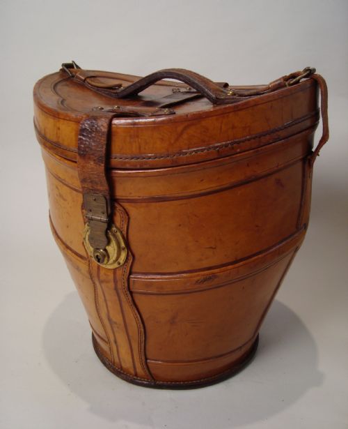 LATE 19TH CENTURY LEATHER BOX WITH TOP HAT - ADDITIONAL PHOTO 4