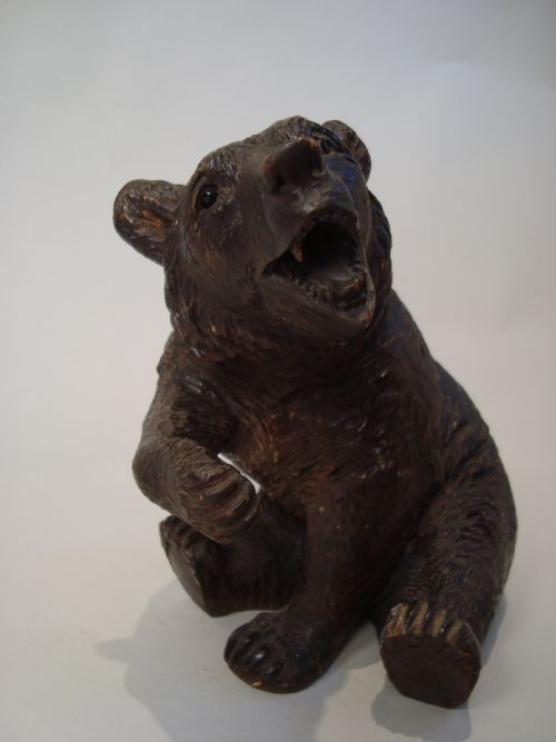 A CHARACTERFUL BLACK FOREST CARVED BEAR - ADDITIONAL PHOTO 1