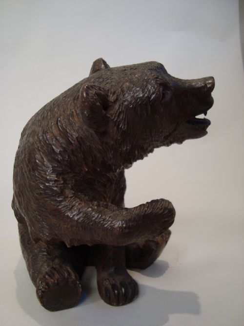 A CHARACTERFUL BLACK FOREST CARVED BEAR - ADDITIONAL PHOTO 2