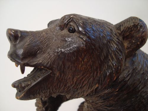 A CHARACTERFUL BLACK FOREST CARVED BEAR - ADDITIONAL PHOTO 4