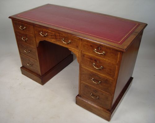 A HANDSOME WALNUT PEDESTAL DESK C1900 - ADDITIONAL PHOTO 2