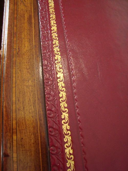 A HANDSOME WALNUT PEDESTAL DESK C1900 - ADDITIONAL PHOTO 5