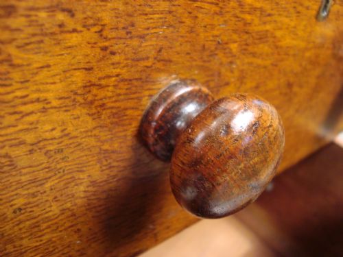 A VICTORIAN OAK PEDESTAL DESK - ADDITIONAL PHOTO 3