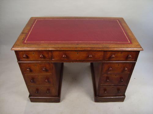 A VICTORIAN OAK PEDESTAL DESK - ADDITIONAL PHOTO 6