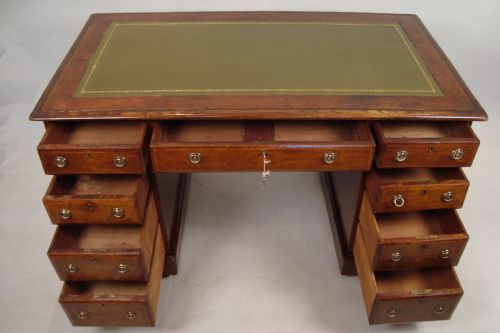 A HANDSOME VICTORIAN PEDESTAL DESK - ADDITIONAL PHOTO 6