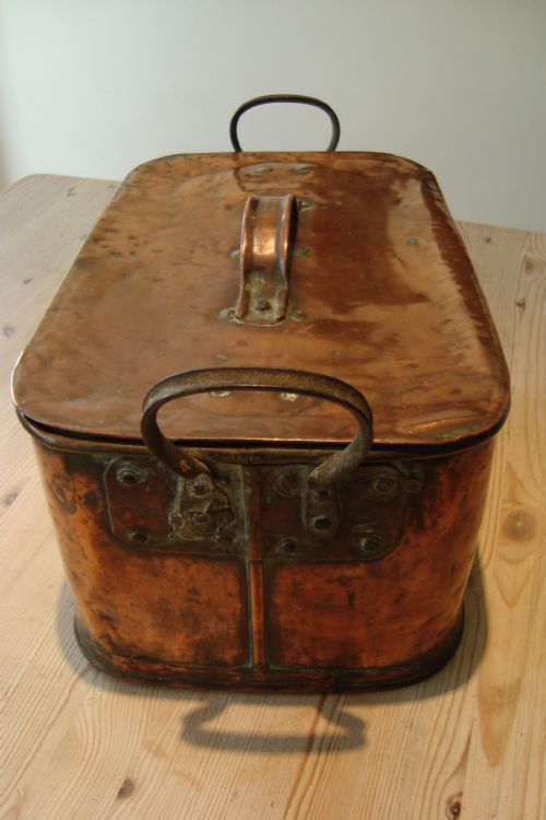A DECORATIVE VICTORIAN COPPER PAN - ADDITIONAL PHOTO 1