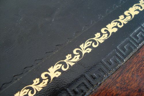 A VERY IMPRESSIVE VICTORIAN PEDESTAL DESK - ADDITIONAL PHOTO 3