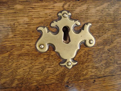 AN 18TH CENTURY BUREAU - ADDITIONAL PHOTO 3