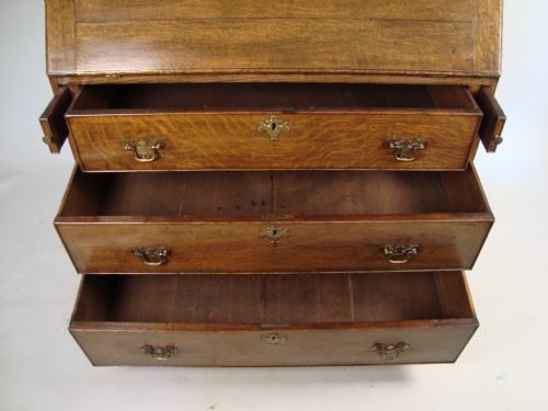 AN 18TH CENTURY BUREAU - ADDITIONAL PHOTO 4