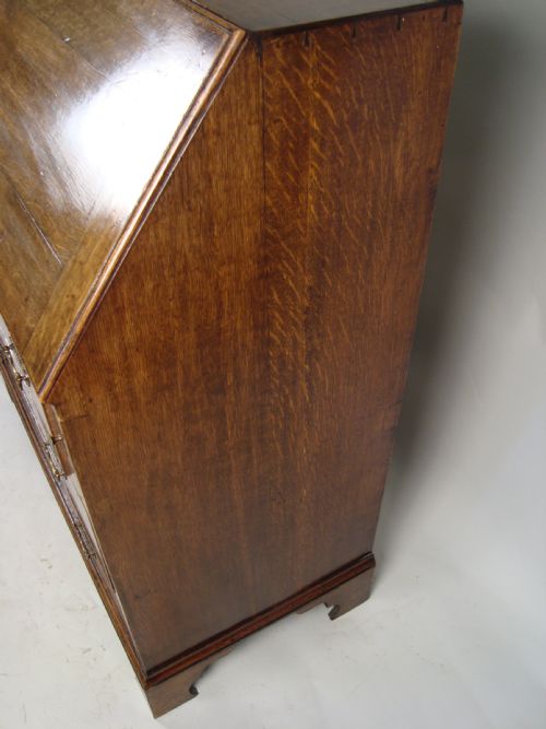 AN 18TH CENTURY BUREAU - ADDITIONAL PHOTO 6