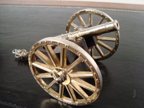 A PAIR OF VICTORIAN DECORATIVE CANNONS - ADDITIONAL PHOTO 1