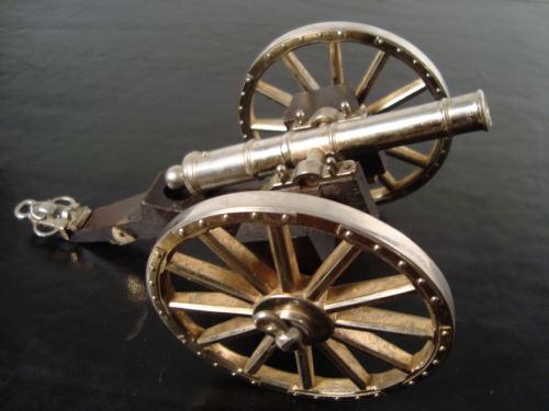 A PAIR OF VICTORIAN DECORATIVE CANNONS - ADDITIONAL PHOTO 4