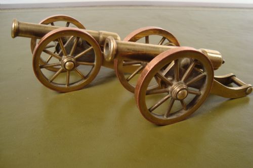 a decorative pair of cannons - CATEGORY: ANTIQUE MISCELLANEOUS - DATED 1930
