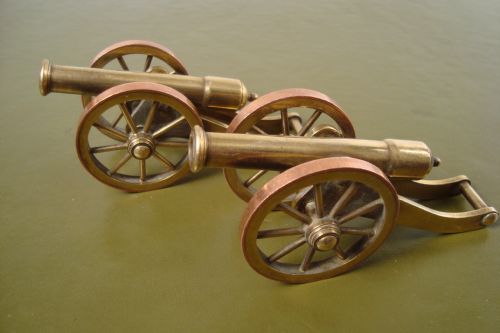 A DECORATIVE PAIR OF CANNONS - ADDITIONAL PHOTO 3