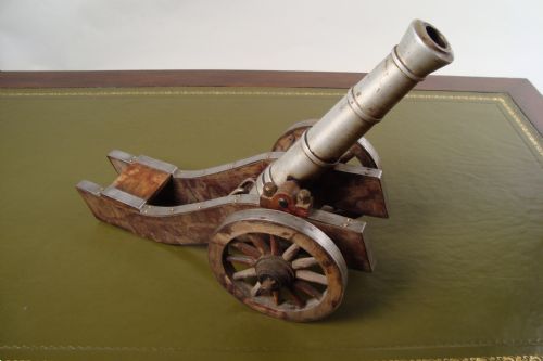 A VERY DECORATIVE CANNON - ADDITIONAL PHOTO 1