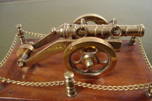 A DECORATIVE CANNON ON PLINTH - ADDITIONAL PHOTO 2