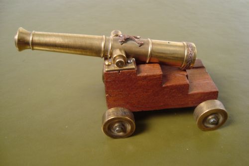 A DECORATIVE CANNON - ADDITIONAL PHOTO 2