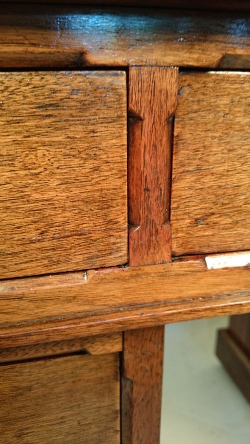 A SUPERIOR EDWARDIAN OAK PEDESTAL DESK - ADDITIONAL PHOTO 7