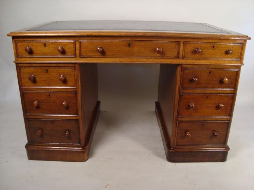 A SUPERIOR QUALITY VICTORIAN OAK DESK - ADDITIONAL PHOTO 1