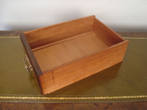 A VERY ATTRACTIVE BURR WALNUT PEDESTAL DESK - ADDITIONAL PHOTO 4