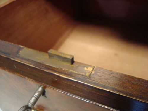 A VERY ATTRACTIVE BURR WALNUT PEDESTAL DESK - ADDITIONAL PHOTO 8