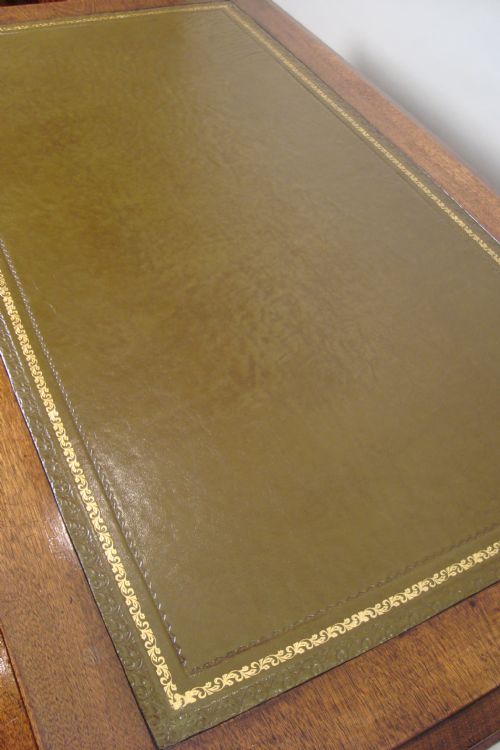 A SUPERIOR EDWARDIAN OAK PEDESTAL DESK - ADDITIONAL PHOTO 4